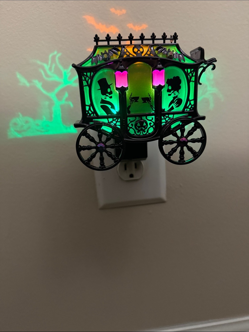 Bath & Body Works Halloween Haunted Carriage Projector Wallflower. Green/Orange - Picture 2 of 8